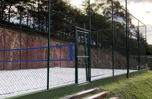 Campos do Jordao Chalet De Esquí | Charming chalet in a condominium in the middle of nature.