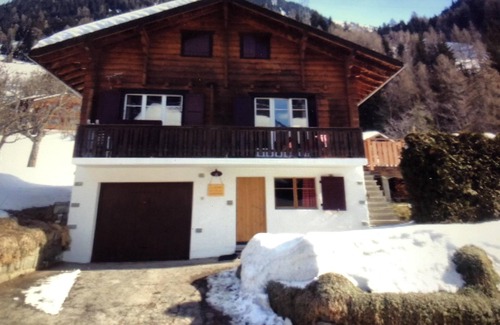 Ernen Chalet De Esquí | Chalet con encanto en pueblo auténtico con gran terraza soleada y magníficas vistas