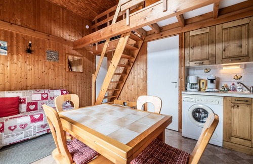 Les Gets Chalet De Esquí | Chalet acogedor con vistas panorámicas, capacidad para 6 personas, ubicación tranquila, admite mascotas