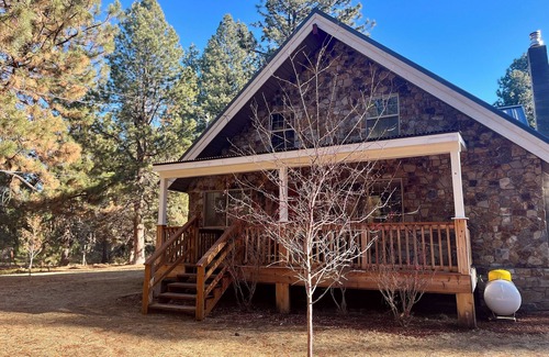 Deschutes River Woods Casa | Charming chalet in Bend Oregon