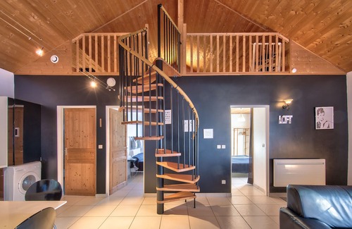 Ney Chalet De Esquí | Charming Chalet in Ney with Pool Access