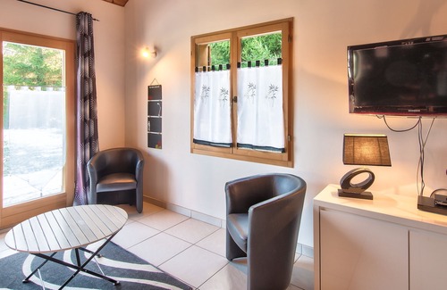 Ney Chalet De Esquí | Charming Chalet in Ney with Pool Access
