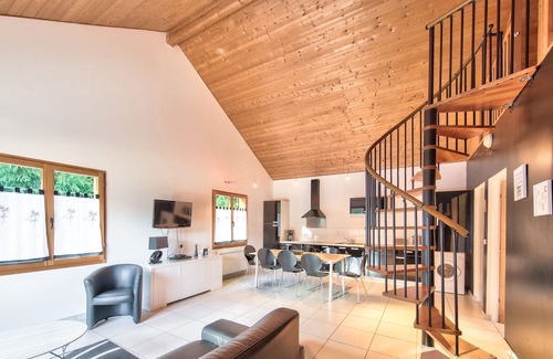 Ney Chalet De Esquí | Charming Chalet in Ney with Pool Access