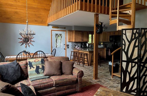 Pocono Pines Casa | charming chalet in the Lake Naomi community