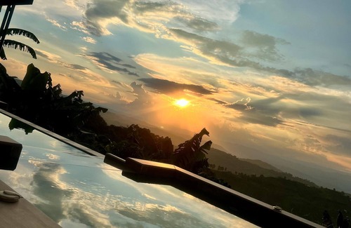 Manizales Chalet De Esquí | Charming Chalet with View, Pool & Jacuzzi – Your Peaceful Escape