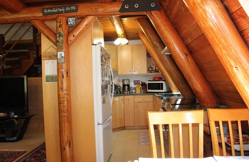 Sammamish Chalet De Esquí | Charming chalet with 3 bedrooms and WiFi, AC in welcoming Sammamish