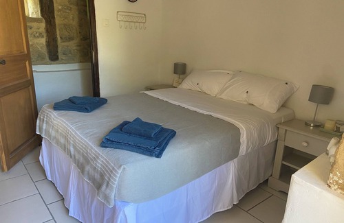 Andressac Cama Y Desayuno | Charming chambre d'hote for 4-6 people with swimming pool and outdoor kitchen