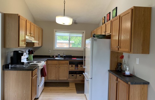 Sauble Beach Cabaña | Charming Charal Greenhouse Cottage – Sauble Beach Stay Minutes from Sand & Shops
