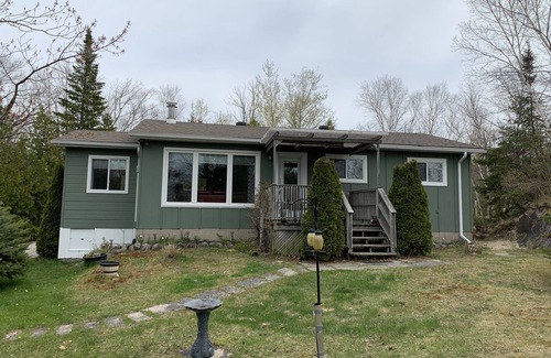 Sauble Beach Cabaña | Charming Charal Greenhouse Cottage – Sauble Beach Stay Minutes from Sand & Shops