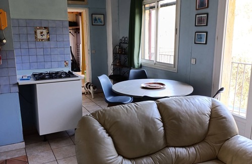 Les Mayons Apartamento | Apartamento encantador y barato en el pintoresco pueblo de Maures