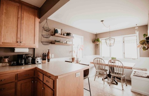 Highland Casa | CHARMING CITY TUDOR, CHARMING CITY TUDOR GET AWAY