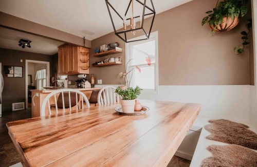 Highland Casa | CHARMING CITY TUDOR, CHARMING CITY TUDOR GET AWAY