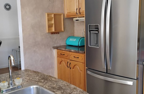 Wilbraham Casa | Charming -Clean-4-bedroom house with AC and WiFi in wonderful Springfield