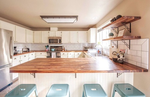 Mountain View Casa | Charming & CLEAN 4Bed Family Home w/ 2 En Suites