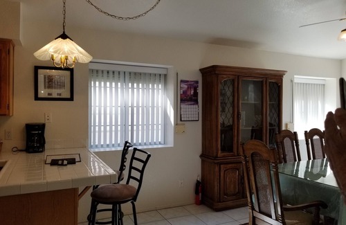 Summerlin Casa | , Limpio, asequible 1-historia encantadora, Cerca de Gaza, Golf, Parques, 2 meses + $ 95 la noche