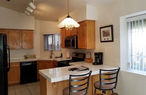 Summerlin Casa | , Limpio, asequible 1-historia encantadora, Cerca de Gaza, Golf, Parques, 2 meses + $ 95 la noche