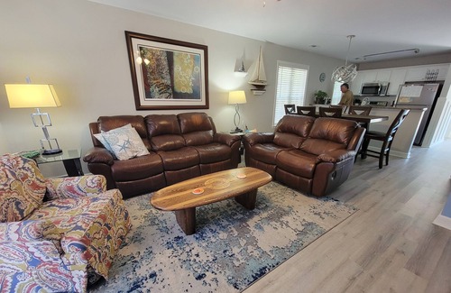 Myrtle Beach Casa | Pet Friendly, Clean & Cozy 2 bdrm, 2.5 bath, townhome, 2 blocks to the beach.