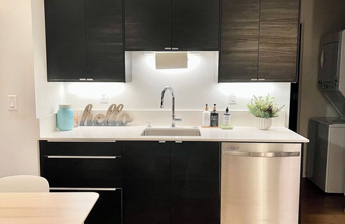 King Apartamento | Charming, close-in 2-bedroom modern apartment in Hip Portland Neighborhood.