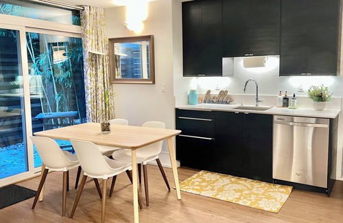 King Apartamento | Charming, close-in 2-bedroom modern apartment in Hip Portland Neighborhood.