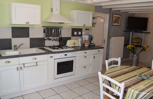 La Tour-Saint-Gelin Cabaña | Casa rural acogedora con patio cerrado, WiFi y equipamiento para bebés