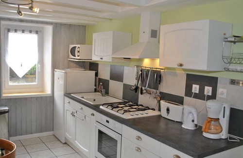 La Tour-Saint-Gelin Cabaña | Casa rural acogedora con patio cerrado, WiFi y equipamiento para bebés