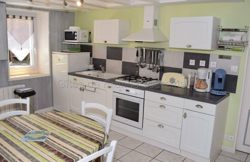 La Tour-Saint-Gelin Cabaña | Casa rural acogedora con patio cerrado, WiFi y equipamiento para bebés