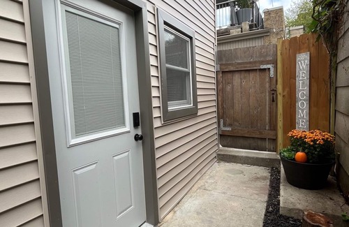 Wicker Park Apartamento | Charming Coach House in Chicago's Hot Wicker Park