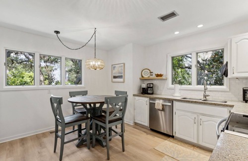 Fernandina Beach Casa | Charming Coastal Retreat sleeps up to 9