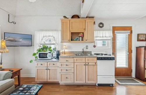 Stone Harbor Casa | Charming Coastal Cottage, In Stone Harbor, Two Blocks From The Beach!
