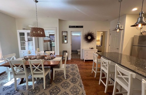 Wells Cabaña | Charming Summerscape Cottage, 5 Minutes to Beaches, Restaurants, and Groceries