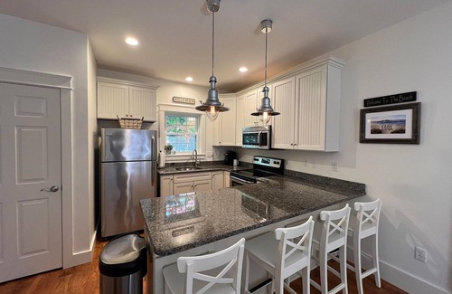 Wells Cabaña | Charming Summerscape Cottage, 5 Minutes to Beaches, Restaurants, and Groceries