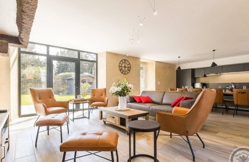 Gouberville Cabaña | Casa moderna y espaciosa con jardín cerca del mar, ideal para familias y grupos, mascotas admitidas