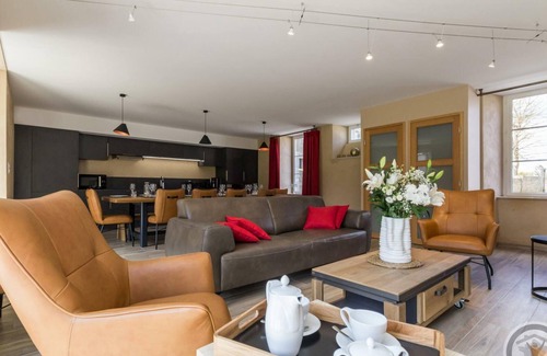 Gouberville Cabaña | Casa moderna y espaciosa con jardín cerca del mar, ideal para familias y grupos, mascotas admitidas