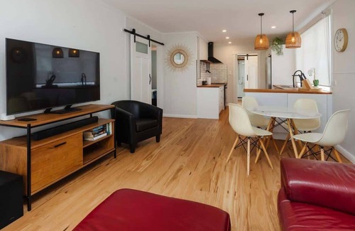 New Plymouth Cabaña | Charming Coastal Cottage in New Plymouth
