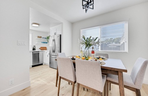 Eastside Casa | Charming Coastal Retreat LB 5 min 2 Beach/downtown