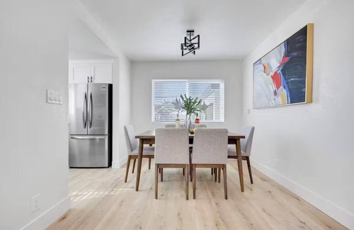 Eastside Casa | Charming Coastal Retreat LB 2/2 home 5 Min 2 Beach