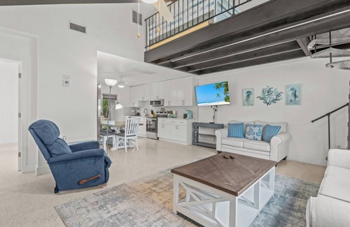 Sanibel Cabaña | Charming Coastal Retreat at Sanibel Shores-Walk to the Beach