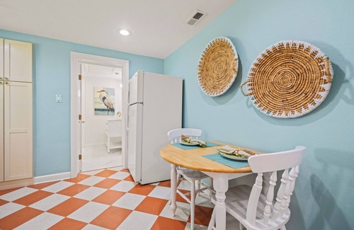 Historic Downtown Manteo Casa | Charming Coastal Retreat in Manteo – Newly Remodeled & Ready for Your Stay!