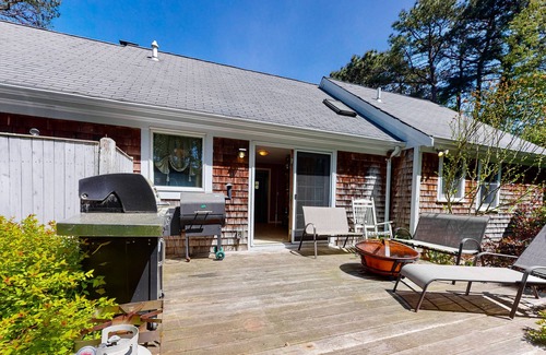 West Yarmouth Casa | Charming coastal home with grill, furnished deck, grill, streaming & fast WiFi