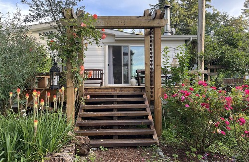 Comox Casa | Charming Comox Retreat: Pool, Jacuzzi, Near Beach, Parks and Pub