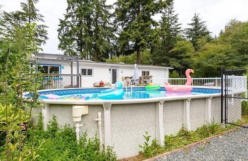 Comox Casa | Charming Comox Retreat: Pool, Jacuzzi, Near Beach, Parks and Pub
