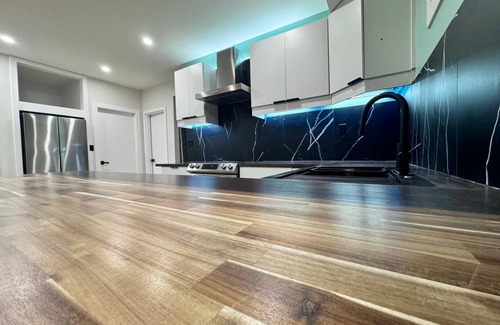Northwest Edmonton Apartamento | "Charming & Compact Retreat"