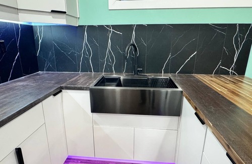 Northwest Edmonton Apartamento | "Charming & Compact Retreat"