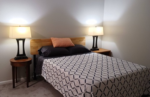 Northeast Heights Condominio | Charming condo centrally located with a garage, tastefully updated, pet friendly