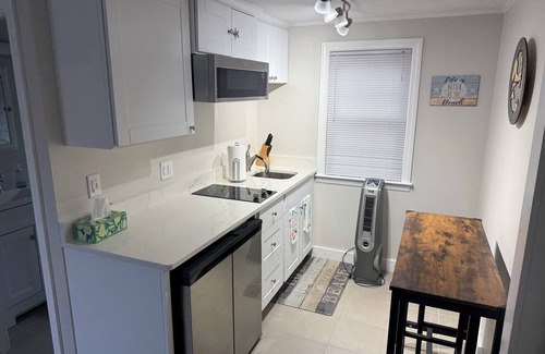 Dennis Port Condominio | Charming condo efficiency in peaceful Dennisport with WiFi, AC