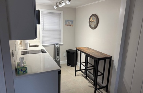 Dennis Port Condominio | Charming condo efficiency in peaceful Dennisport with WiFi, AC