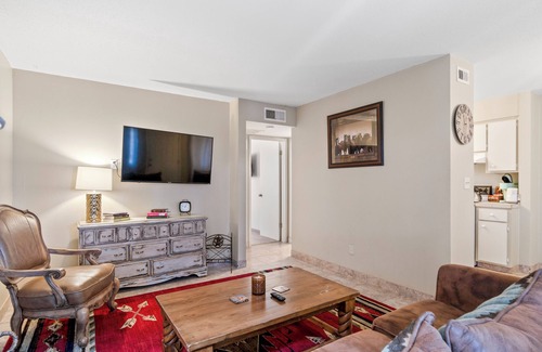 Collins Condominio | Cozy 1-bedroom condo with a pool located in Downtown Wickenburg