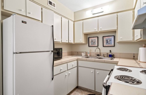 Collins Condominio | Cozy 1-bedroom condo with a pool located in Downtown Wickenburg