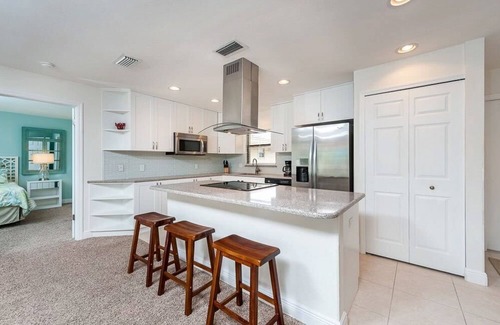 Sanibel Condominio | Charming condo located near the beach w/pool, W/D, and internet