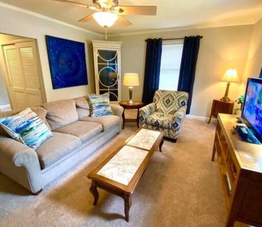 Sunset Hills Apartamento | Charming Condo Near Downtown, NCSU and PNC Arena